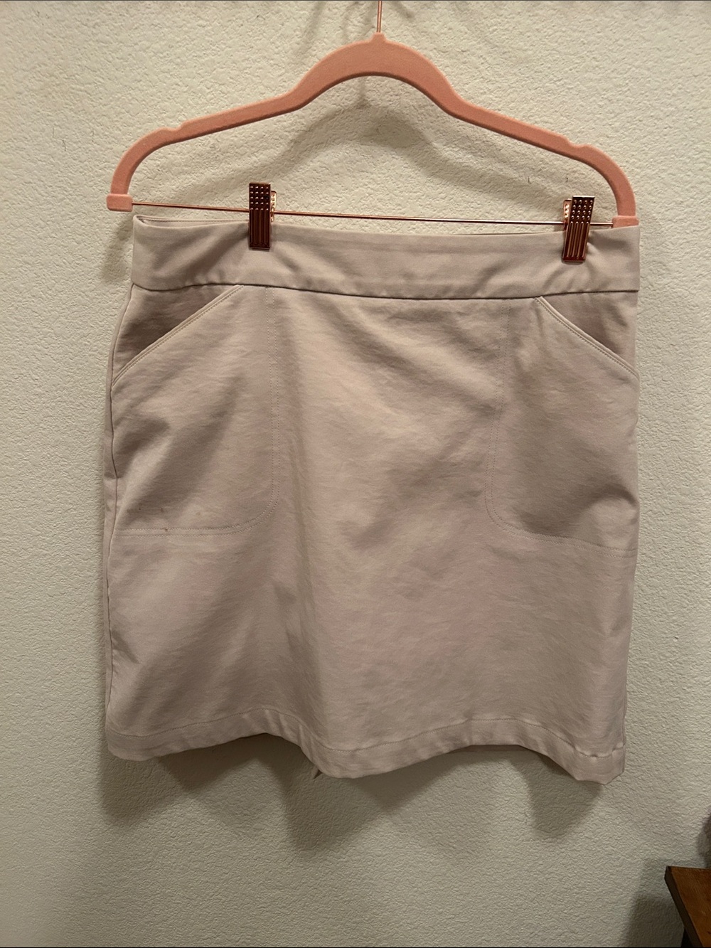 Peter Millar Soft Beige Mini Skirt with Front Slant Pockets